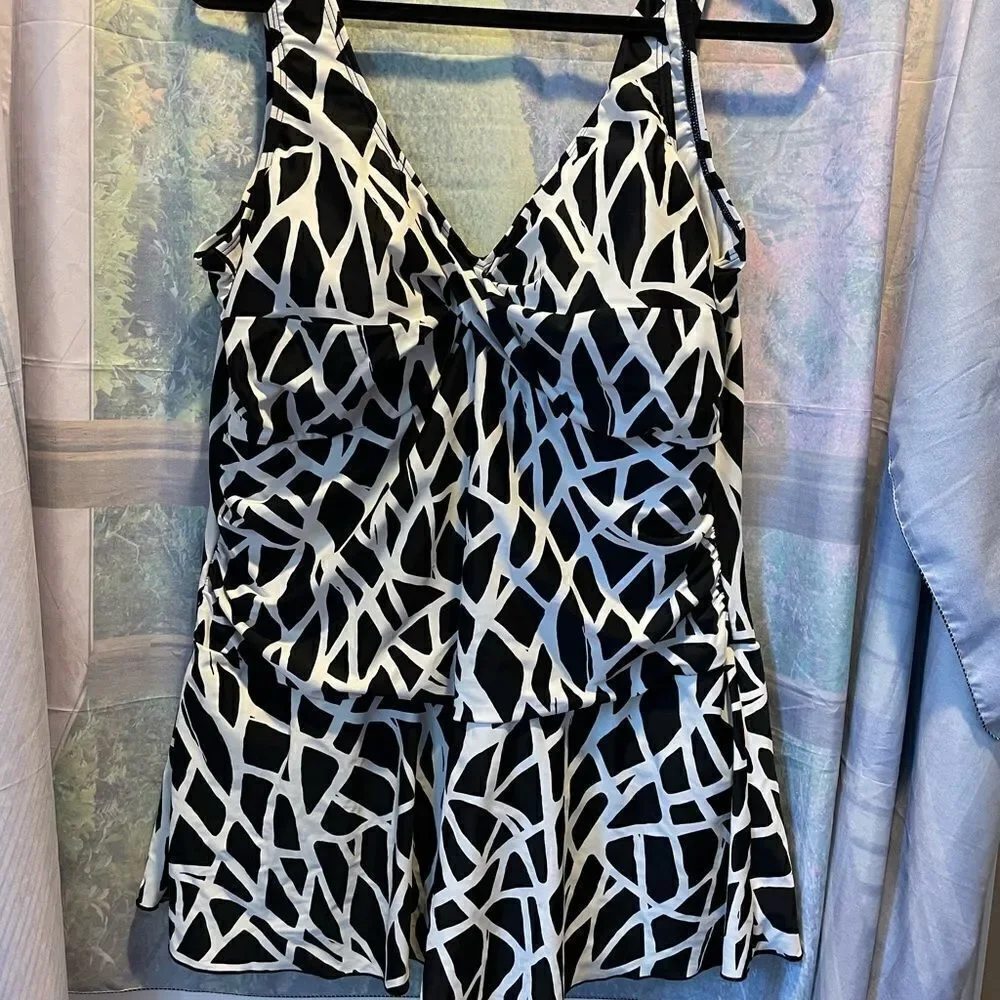 Contour Black and White size 20 gorgeous One Piece Swimsuit